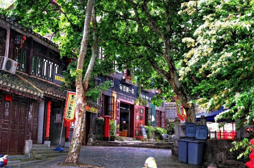 拯救电力塔的泰坦
